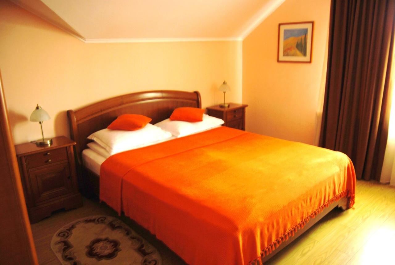 Casa Rad Hotel Sînmartin Buitenkant foto