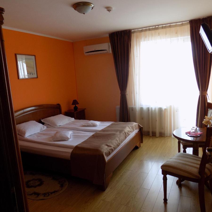 Casa Rad Hotel Sînmartin Buitenkant foto