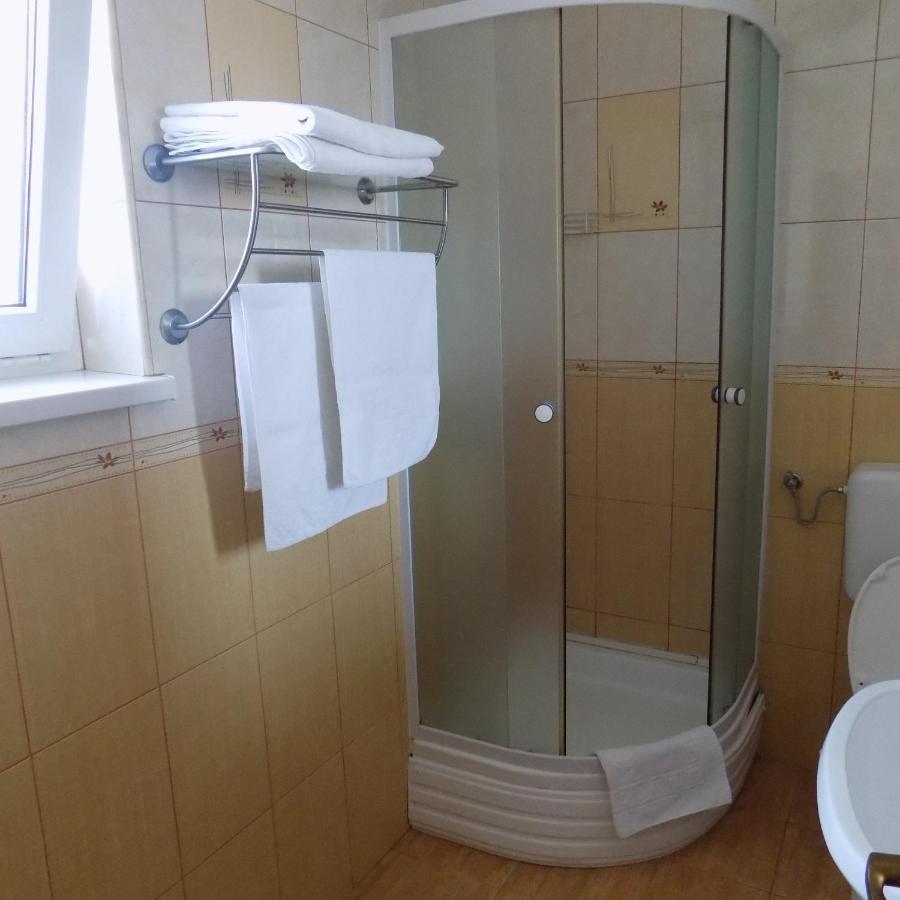 Casa Rad Hotel Sînmartin Buitenkant foto
