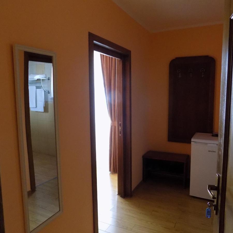 Casa Rad Hotel Sînmartin Buitenkant foto